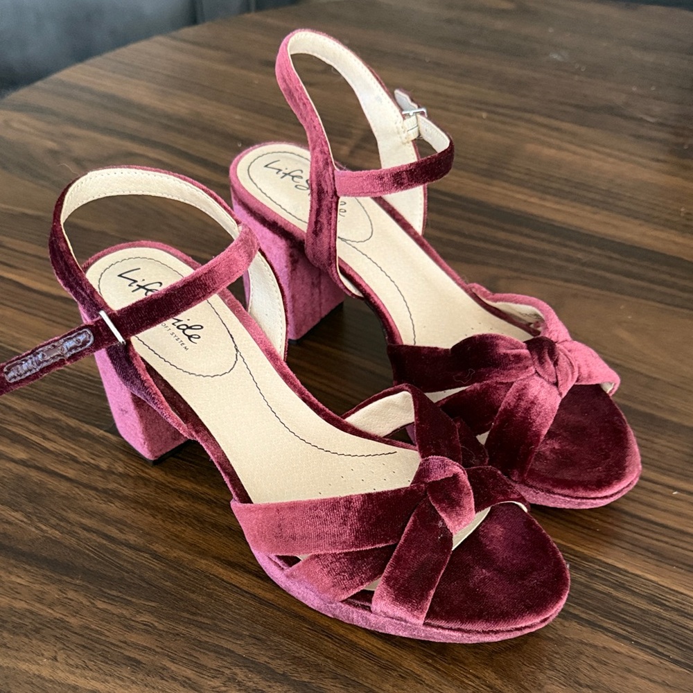 Life Stride Women's Velvet Knot Block Heel Sandals - Wine